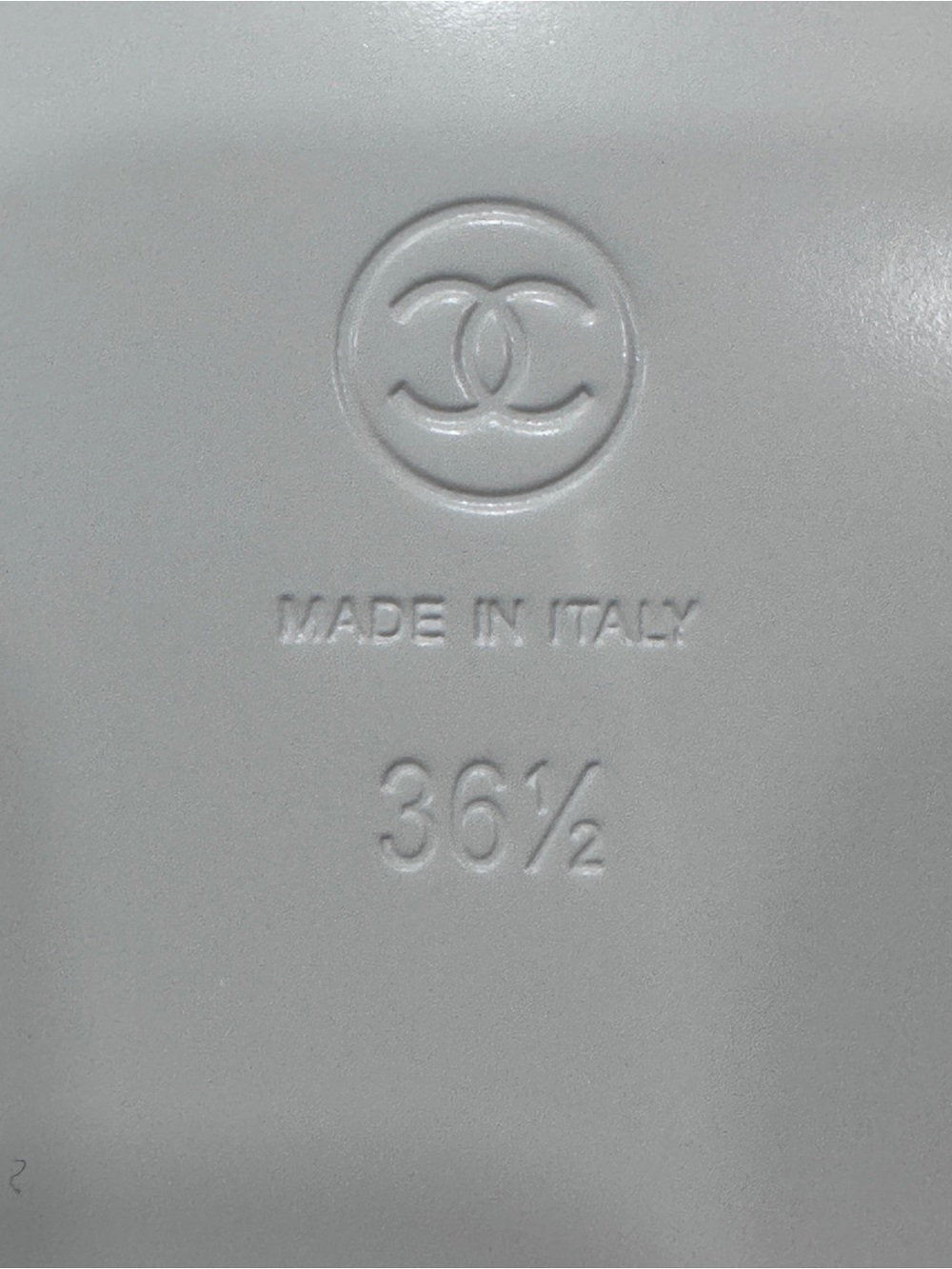2026 CHANEL IVORY MILKY WHITE leather GOLD CC Logo FLIP FLOP Slides Sandals 36.5 - Picture 12 of 16